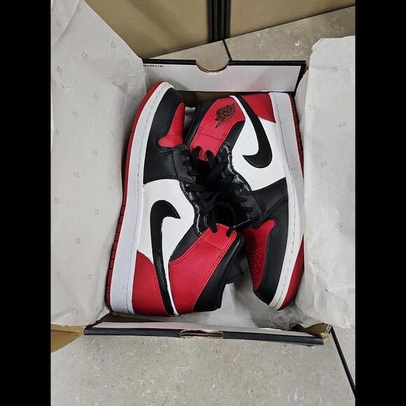 NIKE AIR JORDAN 1 MID ‘BANNED’ RED MEN’S SIZE 10 With COA Legitmark - Picture 7 of 15